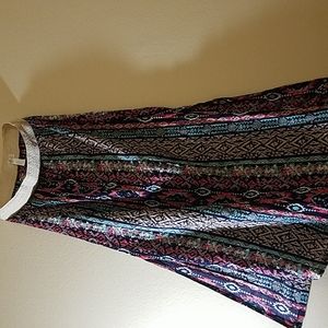 A gorgeous maxi printed skirt..multi colors..